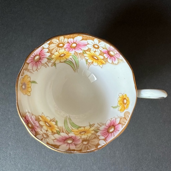 VTG Royal Albert ‘Maryland’ 2571 Bone China Teacup & Saucer Floral Daisies - Picture 3 of 10
